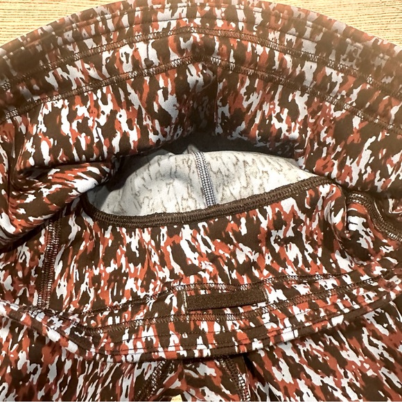 🍋Women’s Lululemon Power Thru High Rise Tight 25” size 4🍋 - Picture 6 of 9